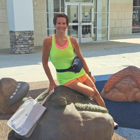 Meet your Posher, Betsy - Picture 4 of 4